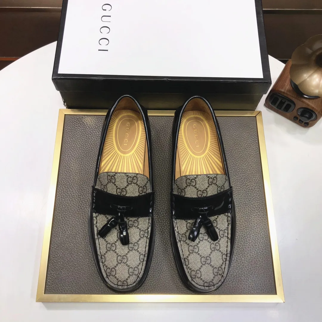 Factory batch 580💰Italy’s top luxury men’s shoe giant (GUCCI) (Gucci) (full cowhide lining) new arrival🍃Original European style🔰 Pleasant to the eye😍In order to make the shoes more durable and non-deformable🌀The production continues to follow traditional methods but there is still no lack of innovation💪Select original cowhide for the leather♻️Smooth, natural and extra bright⭐Made of imported cowhide The rich man’s first choice 38-45 (45 customized)